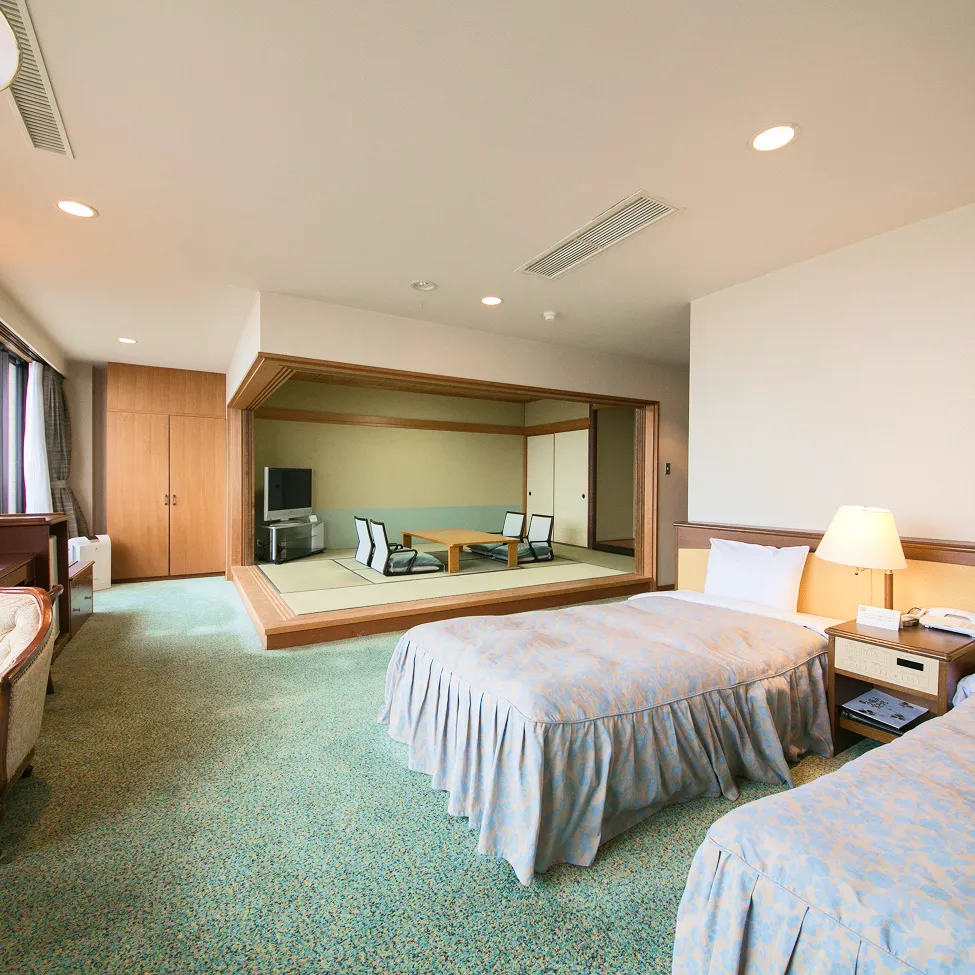 ロイヤルルーム（ベッド+和室）